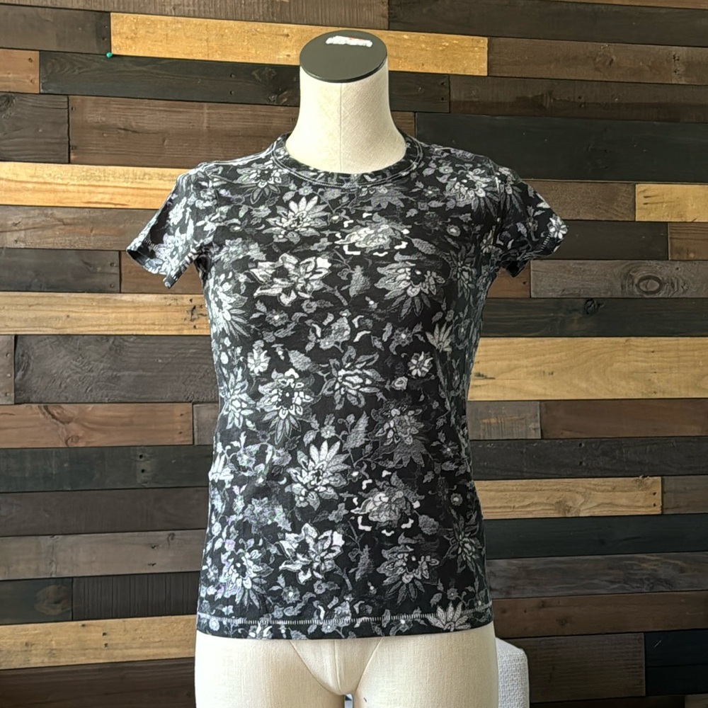 Black and White Floral Women’s XS Rag & Bone Tee